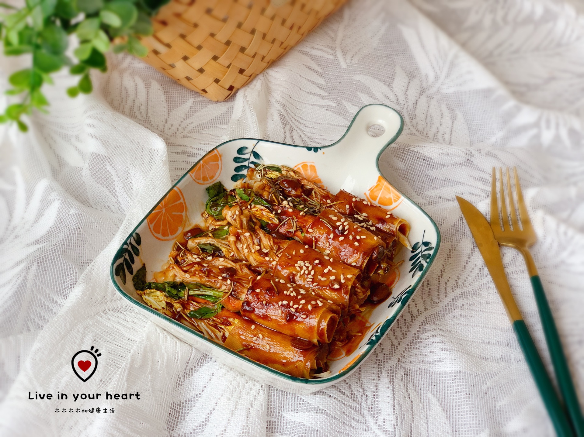 Barbecue mushroom rolls with bean skin