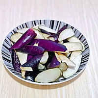 #我们约饭吧#腊肠茄子炒蒜薹的做法图解4