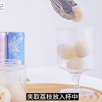 夏日冰饮【荔枝柠檬椰子气泡水】的做法图解3