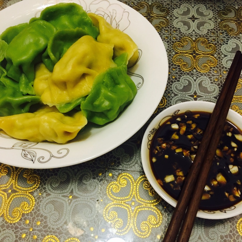 芹菜猪肉馅彩色水饺的做法图解4
