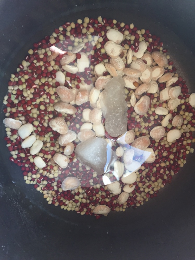 杂豆香芋牛奶的做法图解1