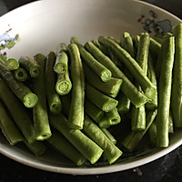 茄子炒豇豆的做法图解2