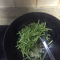 藜蒿芽炒腊肉的做法图解4