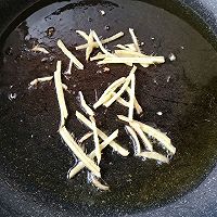 鱼肉鲜嫩、雪菜清香、汤头爽口，令人回味的雪菜笋丝黄鱼汤的做法图解8