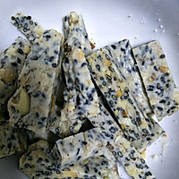 黑芝麻核桃牛轧糖的做法图解5