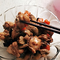 口蘑烧鸡腿的做法图解4