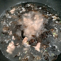 瘦肉木耳汤的做法图解4
