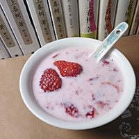 草莓季的尾声---小丸子的草莓牛奶的做法图解6