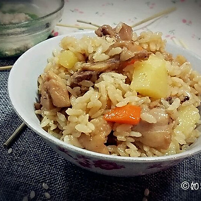 土豆鸡腿肉焖饭