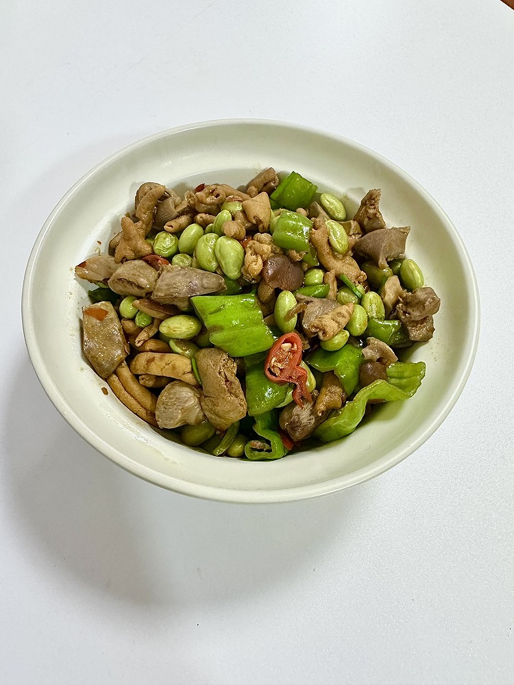 毛豆炒鸡杂的做法