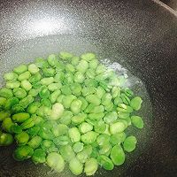 蚕豆虾仁烘蛋，植物蛋白VS动物蛋白，营养美味吃起来的做法图解2
