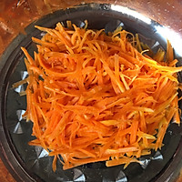 宝宝辅食：南瓜鸡肉小米粥的做法图解2