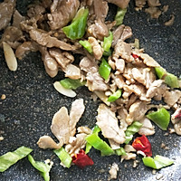 茭白炒肉的做法图解3