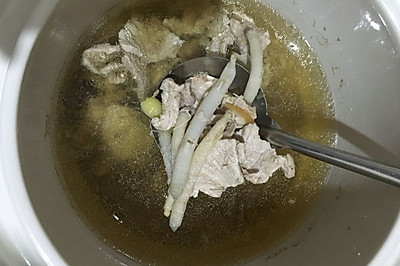 沙虫瘦肉汤