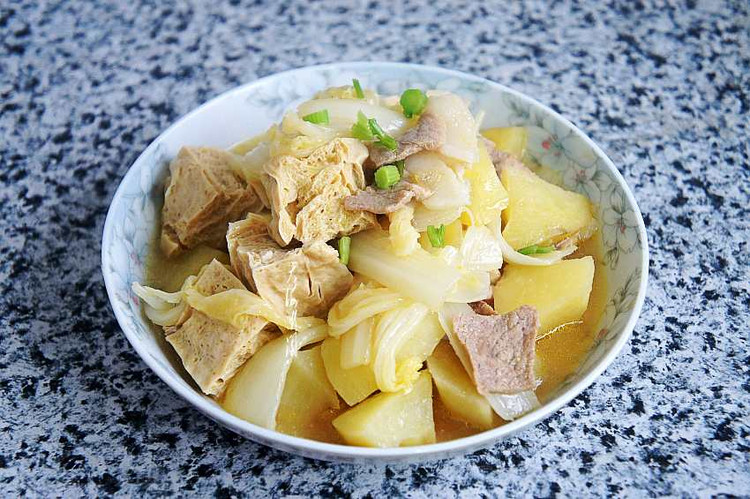 白菜炖冻豆腐的做法