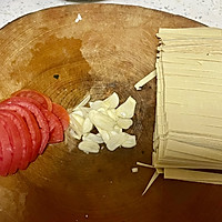 酸甜微辣下饭菜⤷番茄酸汤千张丝的做法图解2