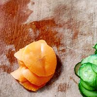 【创意凉菜】秋水伊人，黄瓜的别样吃法！#LG御见美好食光#的做法图解3