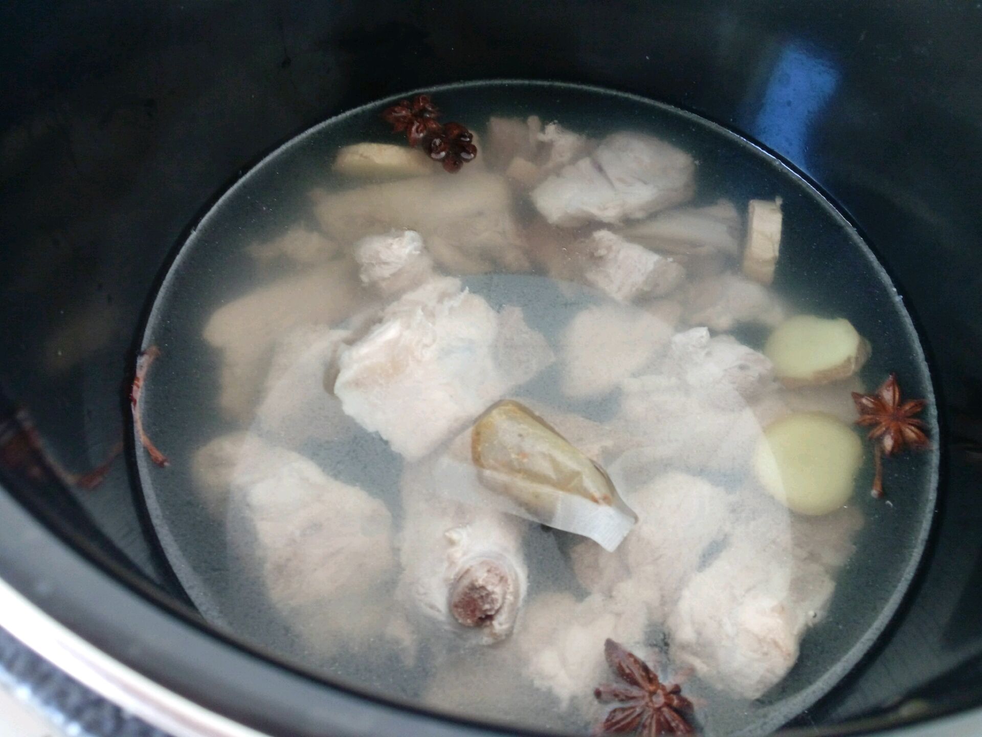 玉米海带排骨汤怎么做_玉米海带排骨汤的做法_厨色生香_豆果美食