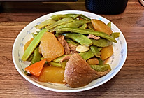 东北四季家常菜~大骨棒炖芸豆土豆的做法