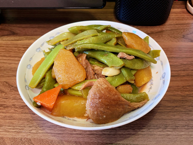 东北四季家常菜~大骨棒炖芸豆土豆的做法