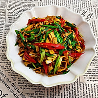 蒜苗炒豆腐皮的做法图解9