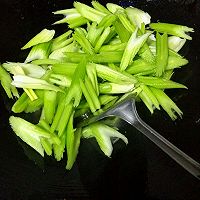 西芹炒煎肉片的做法图解5