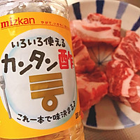 日式红烧排骨【スペアリブの醤油煮】的做法图解2