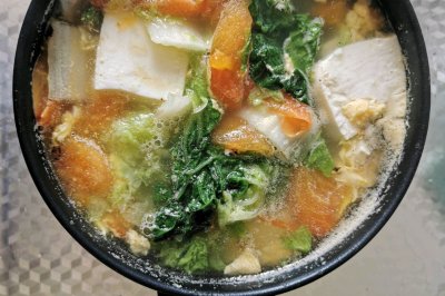 青菜西红柿鸡蛋豆腐汤