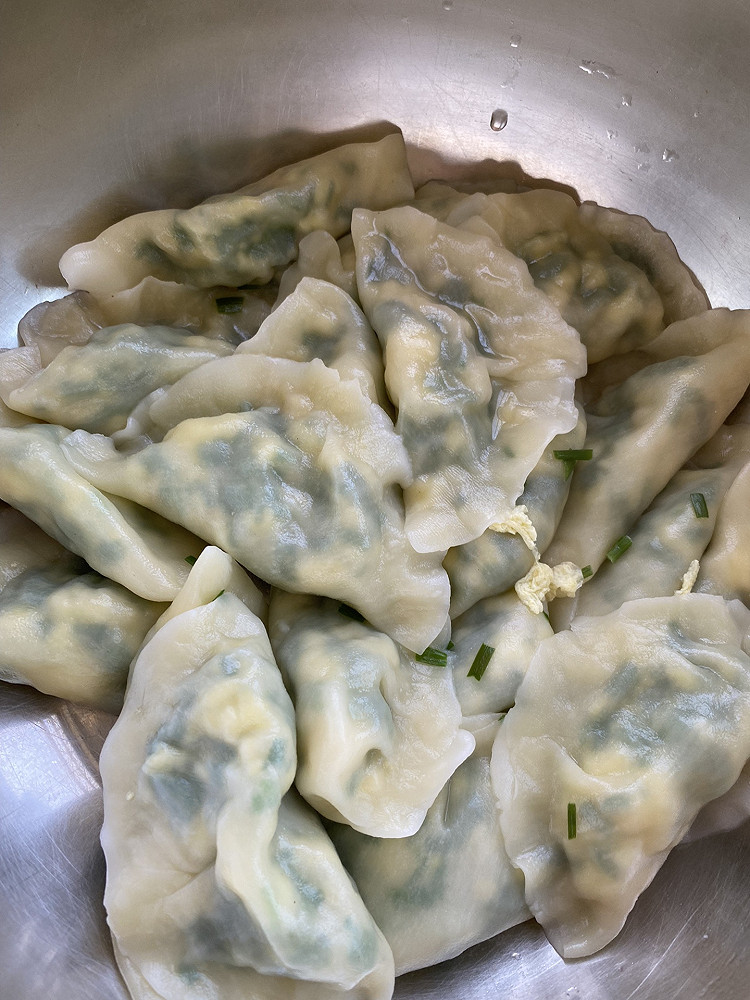 韭菜鸡蛋虾仁水饺的做法