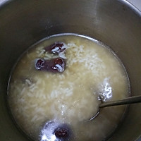 大米红枣粥的做法图解2