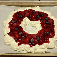 圣诞节吃不胖：简易圣诞花环果莓蛋白酥的做法图解9