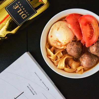 番茄牛丸蛋蛋面