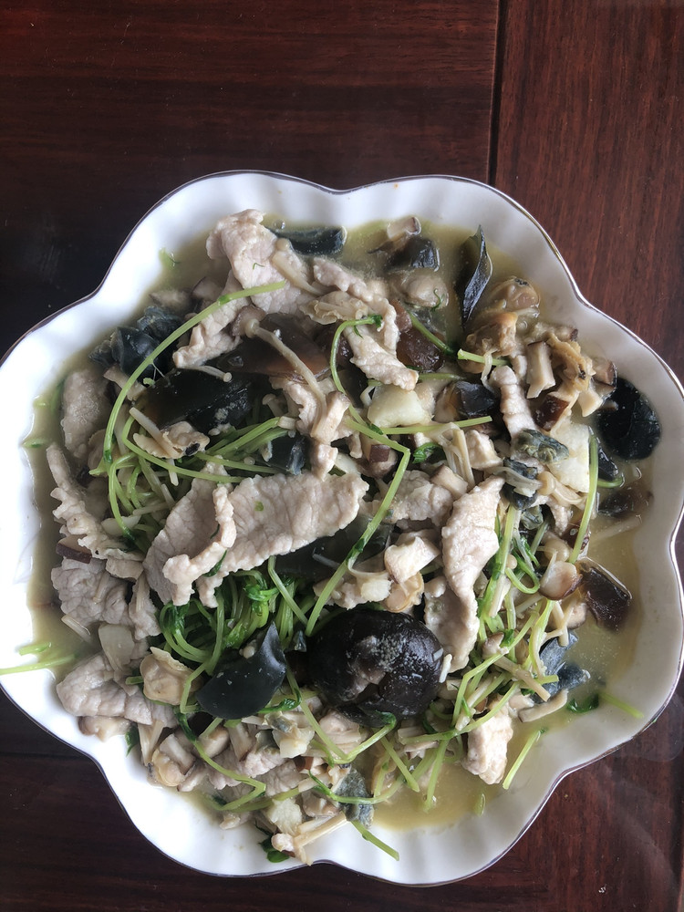 上汤豆苗皮蛋的做法
