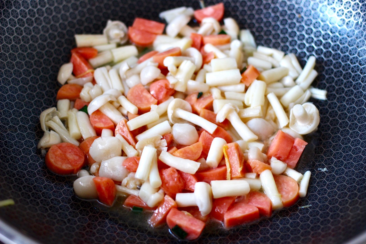 海鲜菇炒蛋怎么做_海鲜菇炒蛋的做法_沙小囡_豆果美食