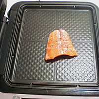 煎烤三文鱼 (利仁侧开时代LR-FD431家用电饼铛-试用）的做法图解5