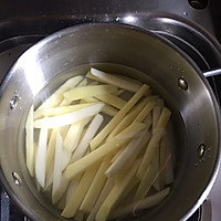 自制美味薯条的做法图解2