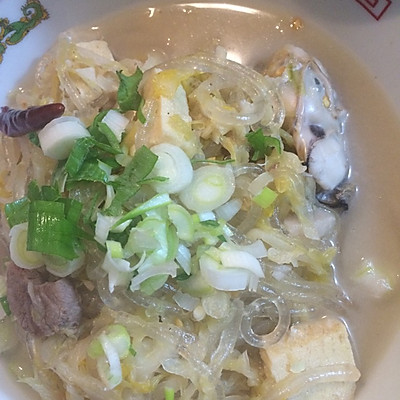 酸菜海蛎子炖冻豆腐