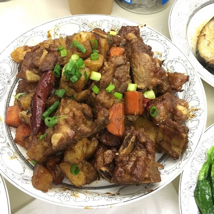 土豆炖排骨的做法