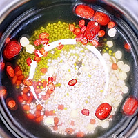 独家｜绿豆薏米莲子汤的做法图解2