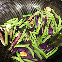 蒜香味茄子豆角煲的做法图解4
