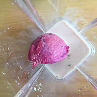 火龙果牛奶的做法图解1