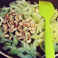 腰果炒芹菜的做法图解6