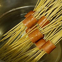 奶油蘑菇穿肠意面佐牛角三明治的做法图解5