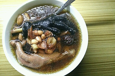 鸡脚花生炖花胶