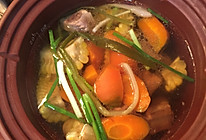 排骨玉米红萝卜汤的做法
