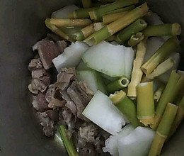 冬瓜竹笋鸭肉汤。的做法