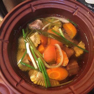 排骨玉米红萝卜汤