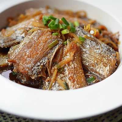 萝卜丝烧带鱼：浓油赤酱宁波传统菜