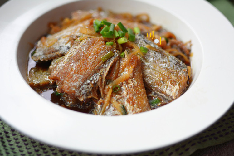 萝卜丝烧带鱼：浓油赤酱宁波传统菜的做法