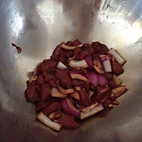 杏鲍菇黑椒牛肉粒的做法图解2